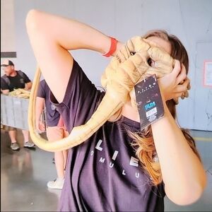 Alien Romulus t-shirt and face-hugger mask combo pack